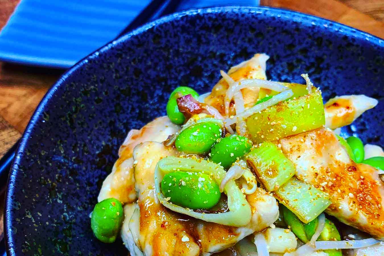 Pollo in salsa di soia agrodolce e verdure