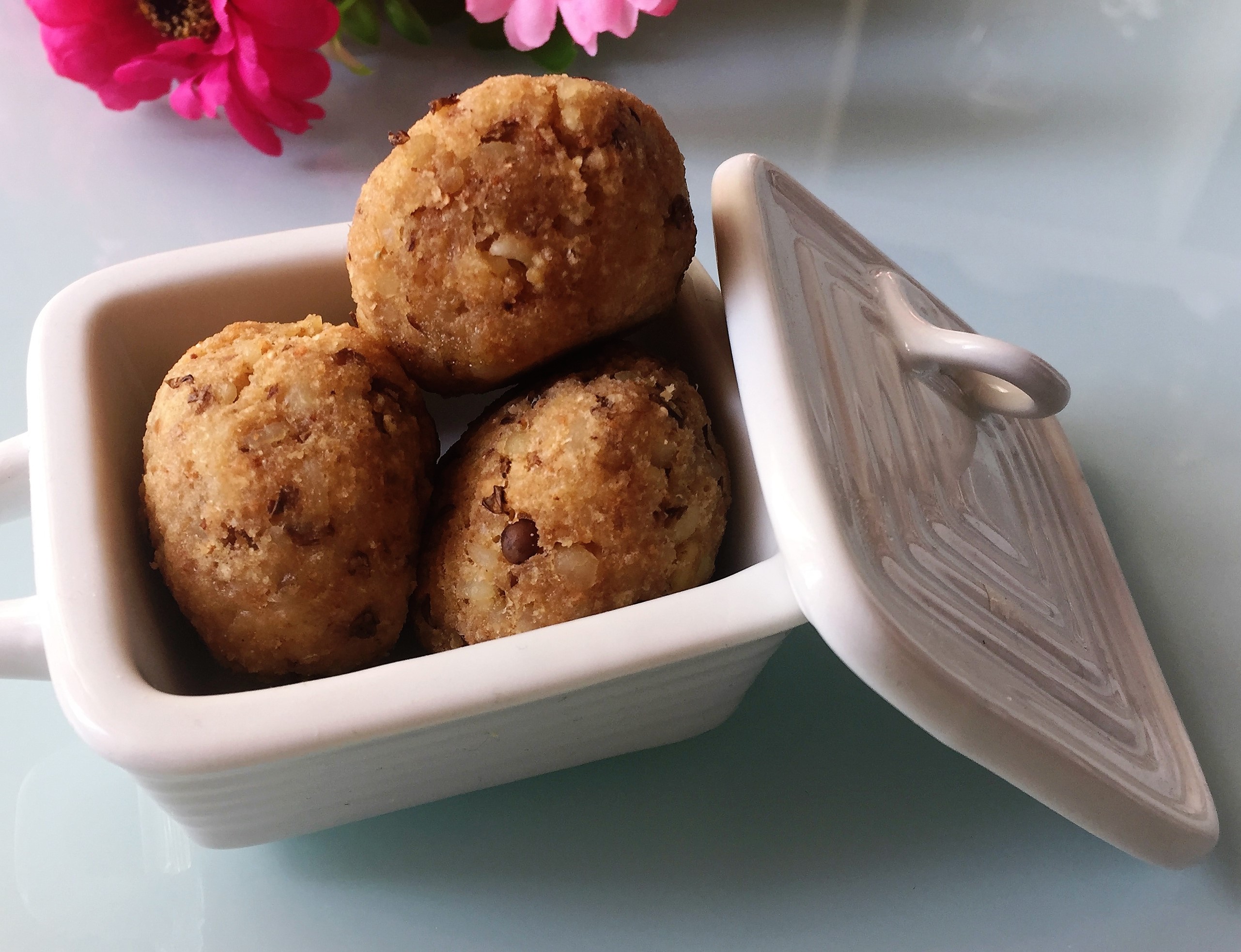 Polpette di bulgur con le lenticchie aromatizzate al timo