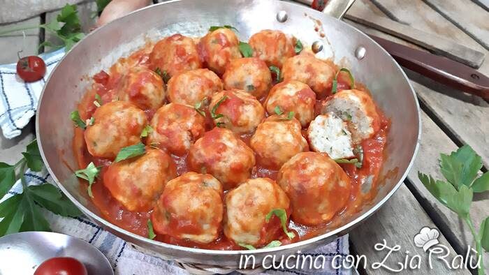 Polpette di pesce al sugo di pomodoro