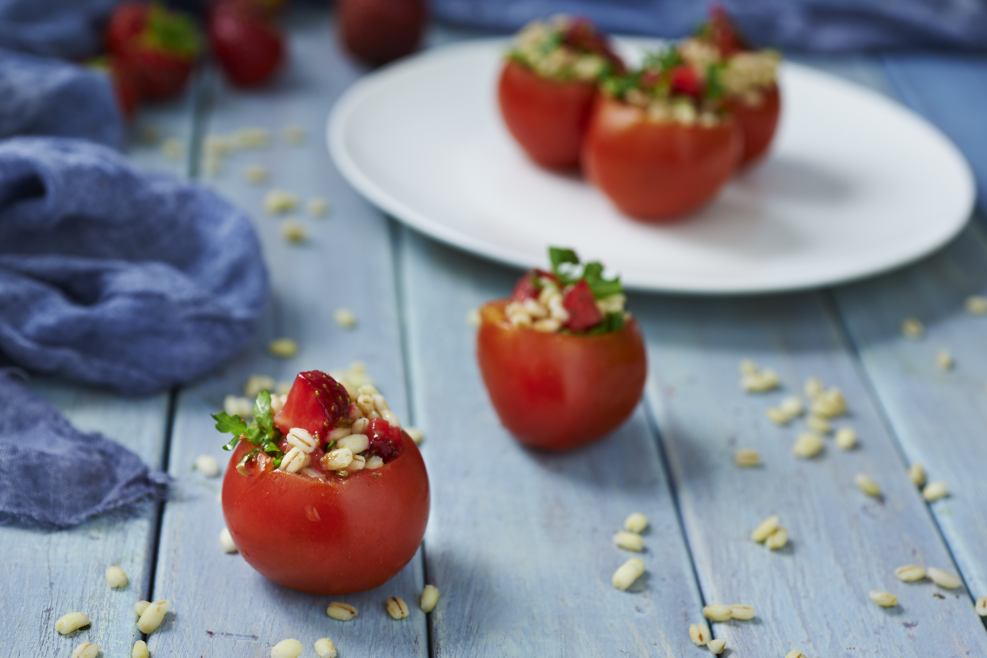 Pomodori ripieni all’orzo e fragole