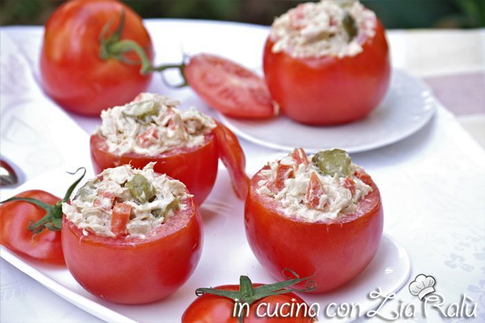 Pomodori ripieni di tonno freddi