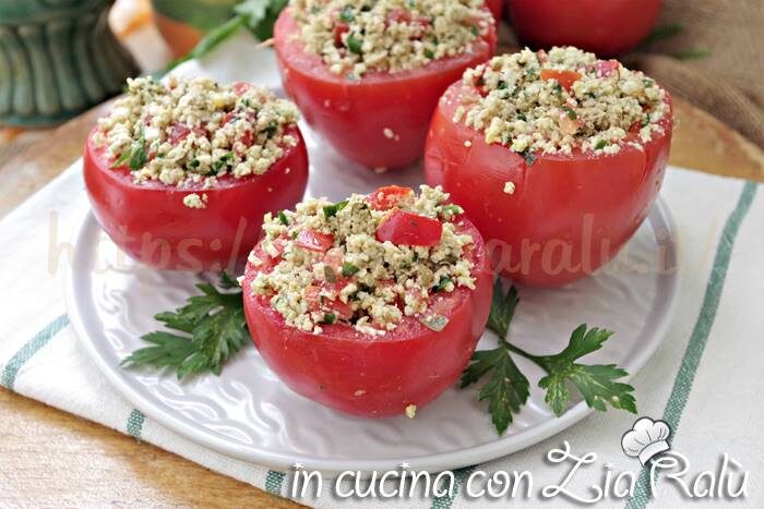 Pomodori ripieni di uova e capperi – ricetta estiva