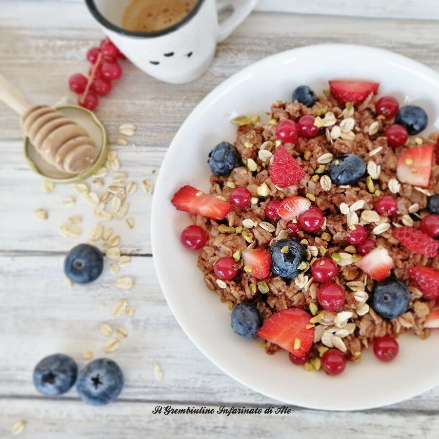 Porridge ai frutti rossi e miele