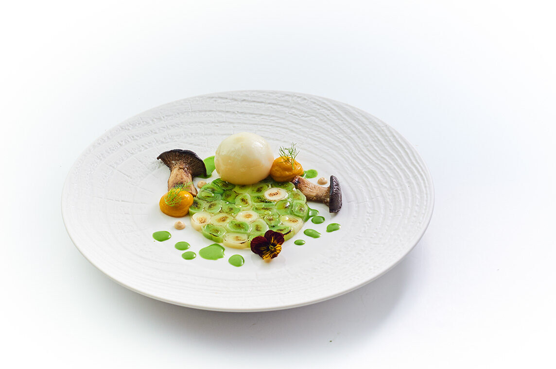 Preludio – rapa ripiena con porri e cardoncelli arrostiti, zucca piccante e miso