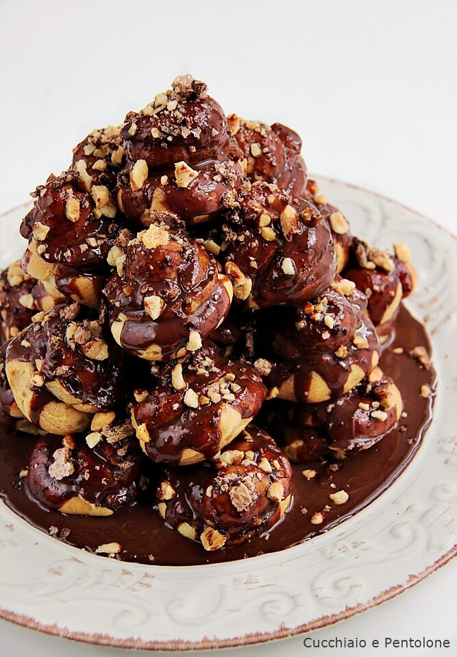 Profiterole rocher con bigne’ all’olio