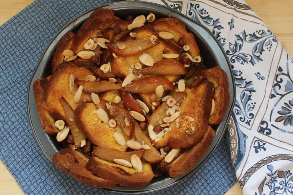 Pudding con pere caramellate al rum