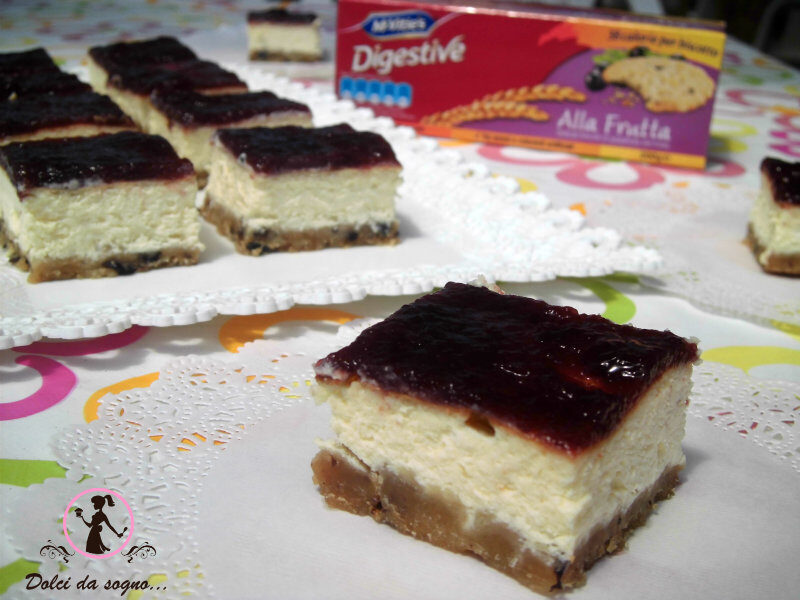 Quadrotti di cheesecake all’italiana