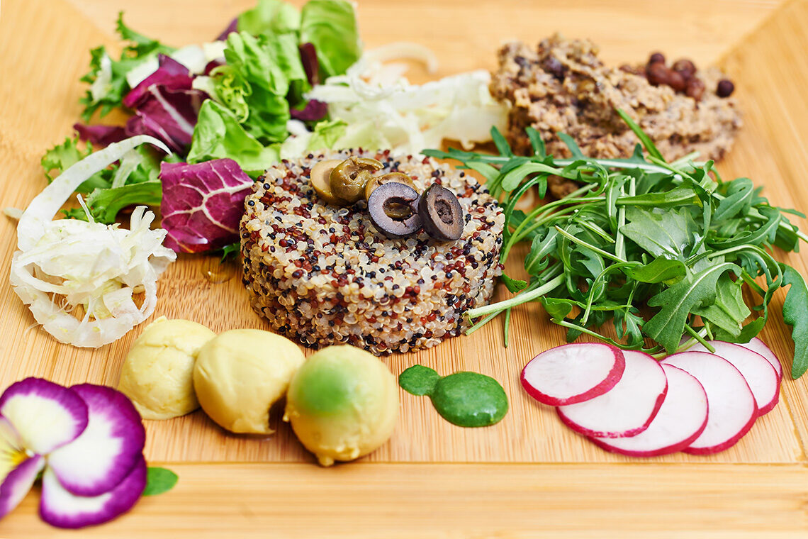 Quinoa con patè di roveja alle nocciole