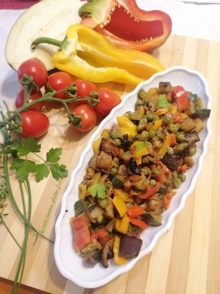 Ratatouille di verdure estive facile e saporita.