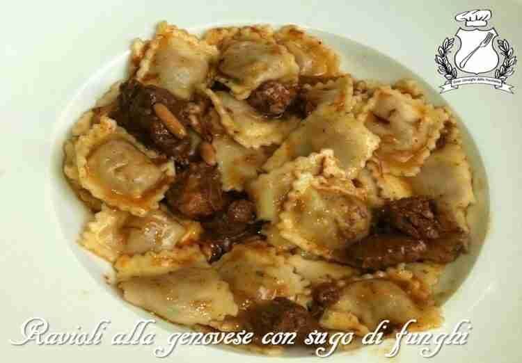 Ravioli alla genovese con il sugo di funghi