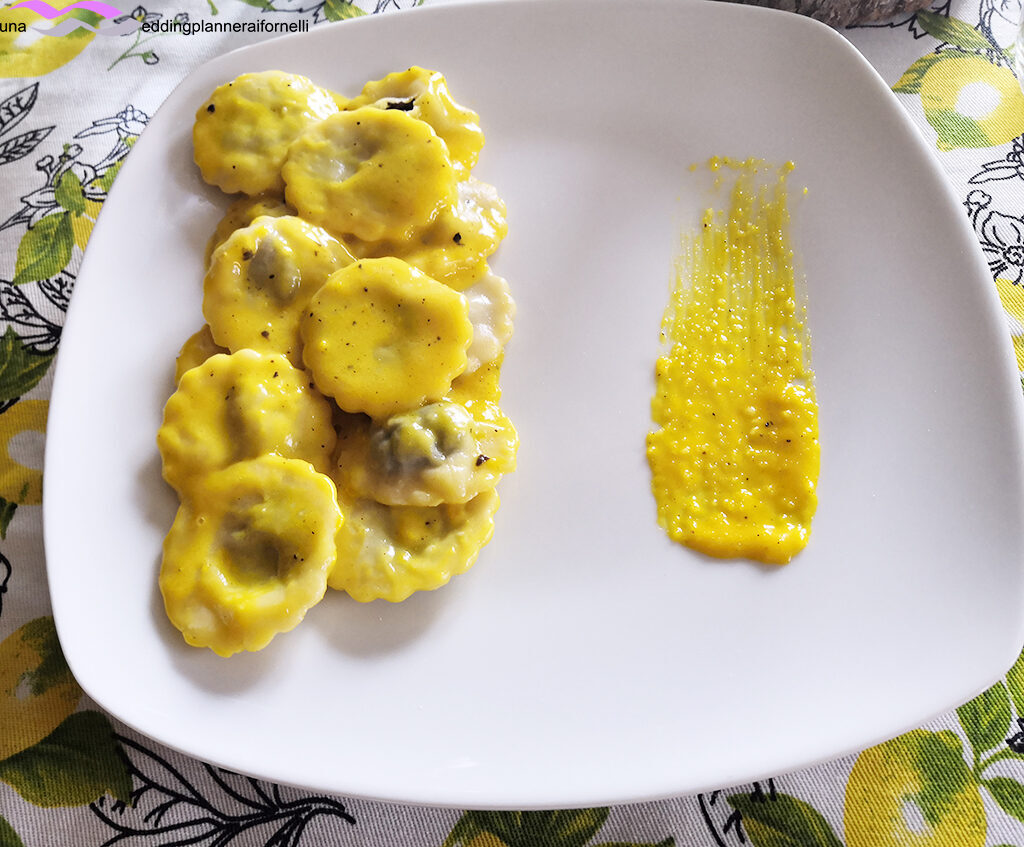 Ravioli con salsa tartufata alla carbonara