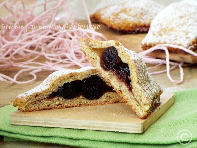 Ravioli dolci con marmellata e amarene