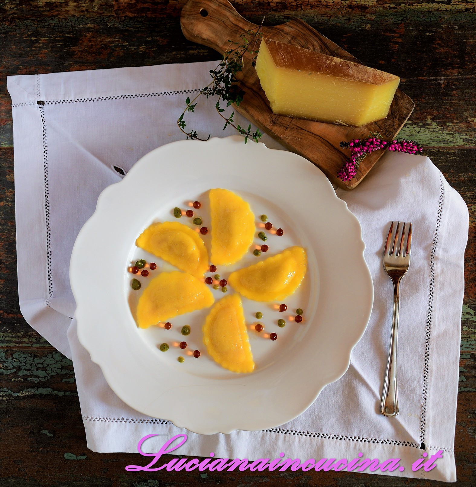 Ravioli ripieni al bagoss con salvia