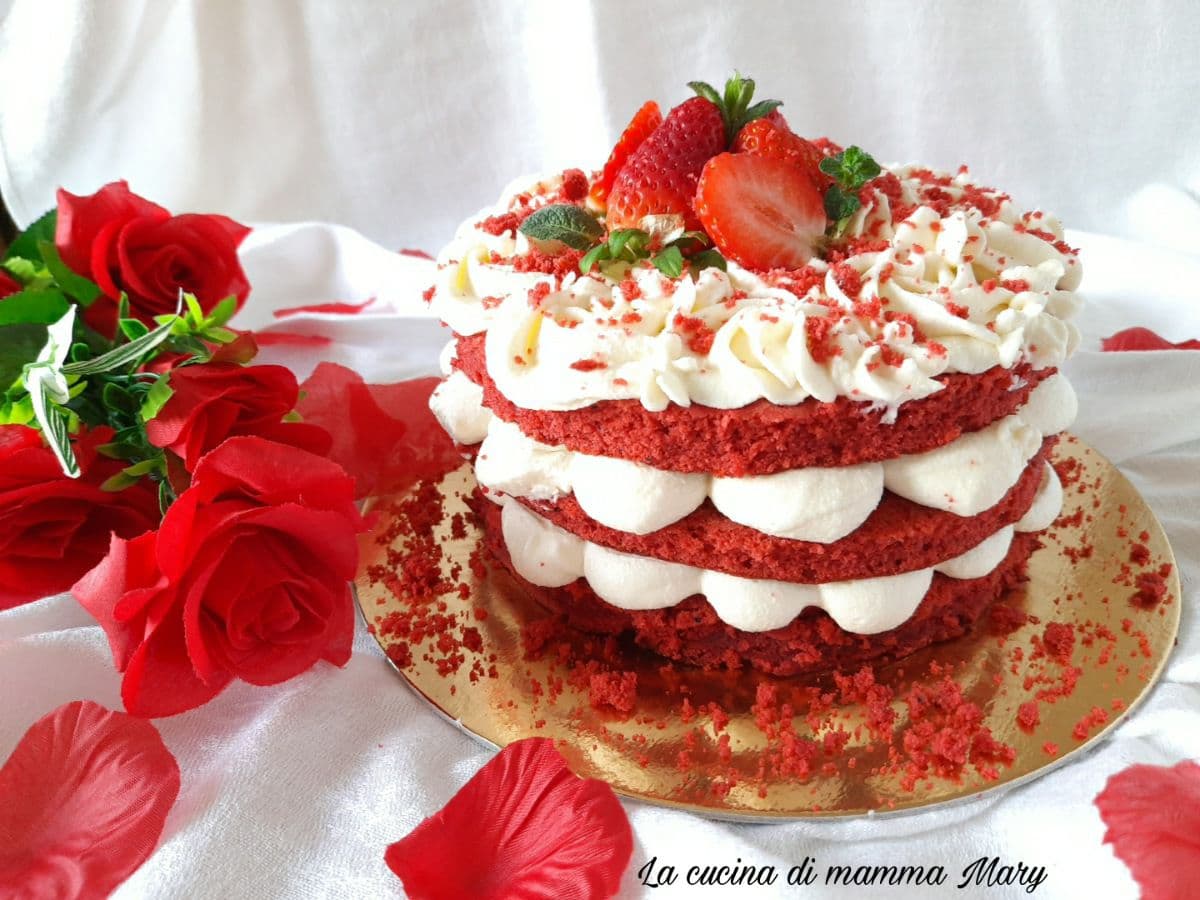 Red velvet cake con ganache al cioccolato bianco