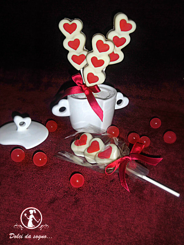 Red velvet cake pops per s. valentino
