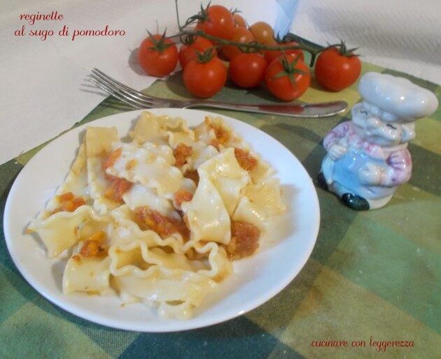 Reginette al sugo di pomodoro