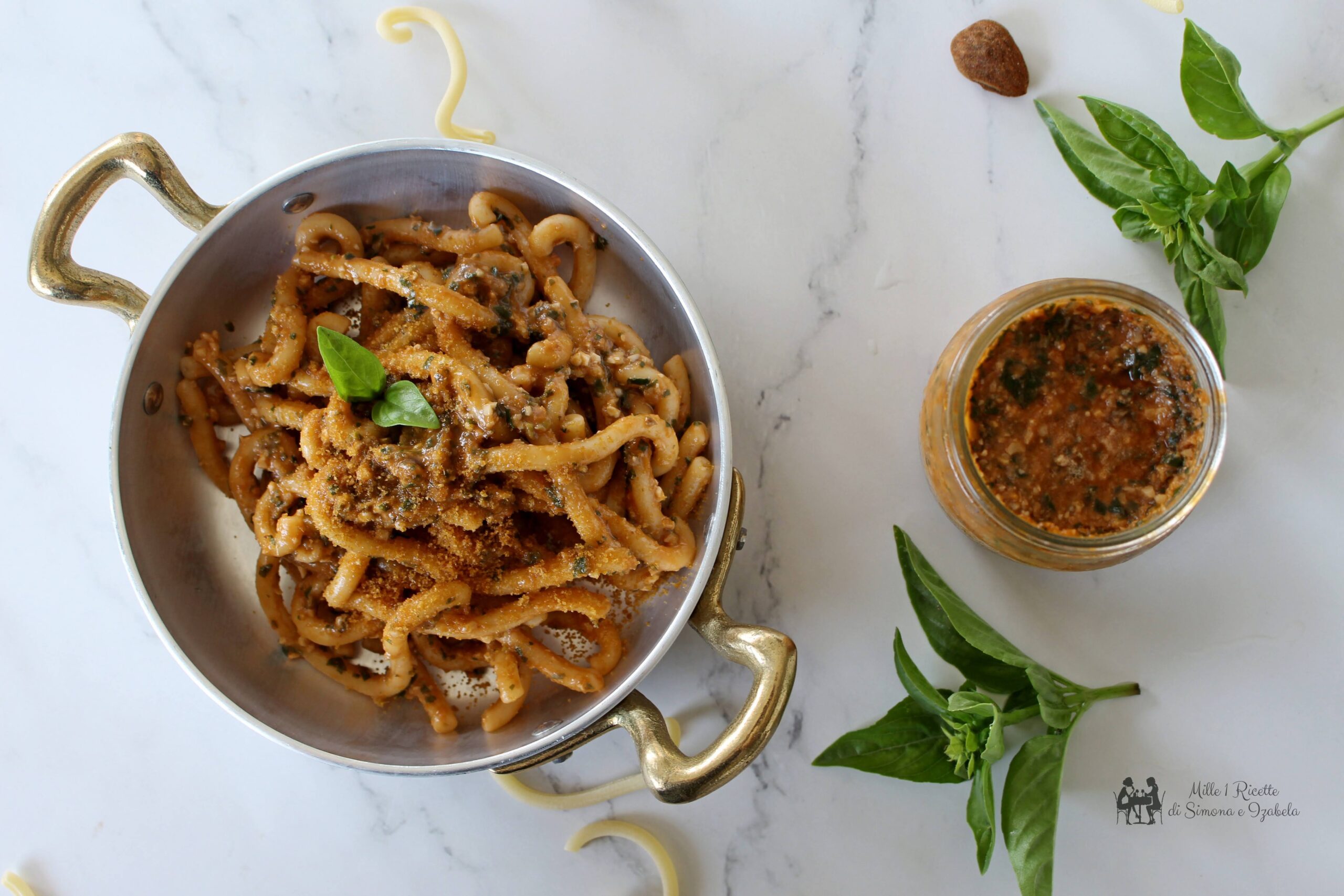 Riccioli alla trapanese e bottarga