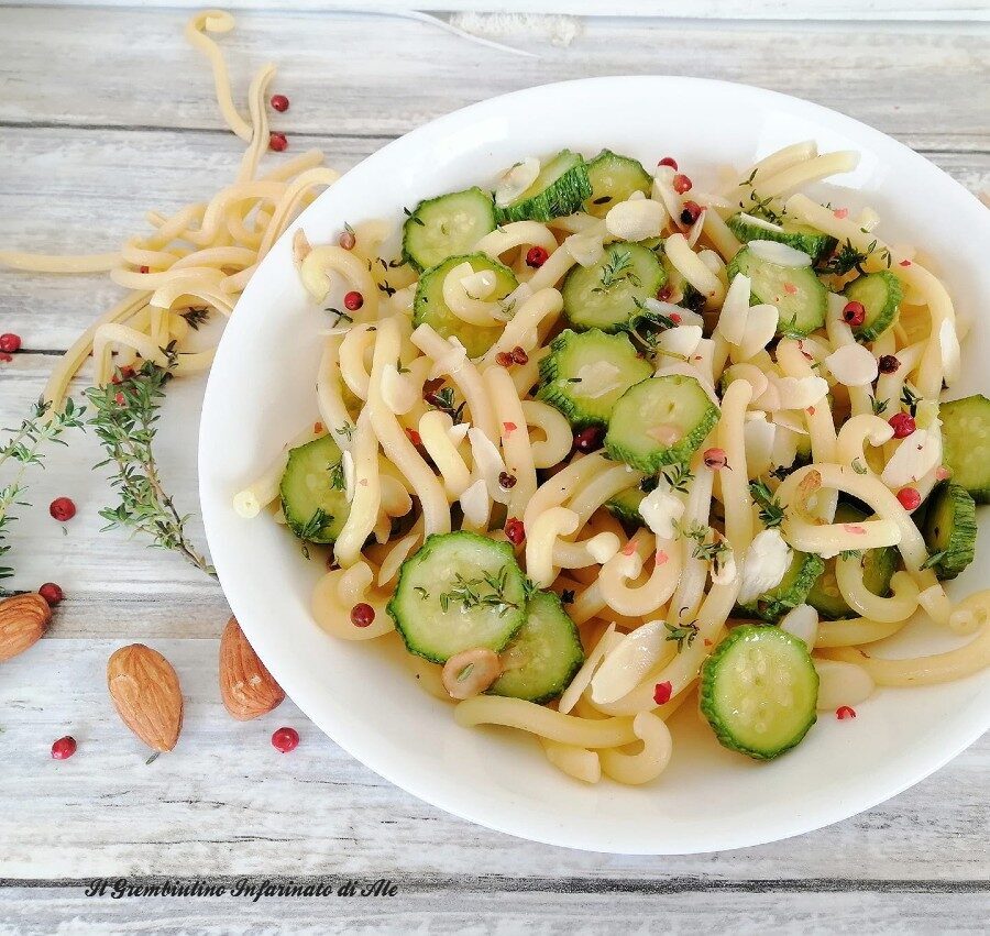 Riccioli con zucchine e mandorle a lamelle