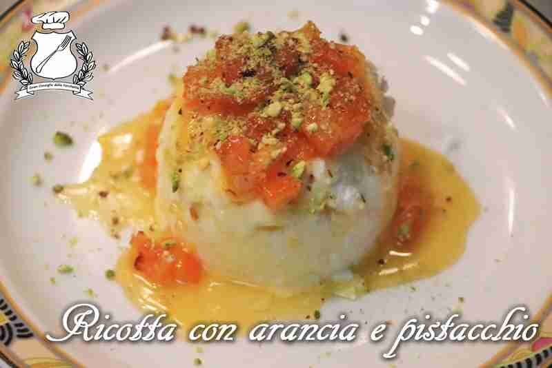 Ricotta con arancia e granella di pistacchi