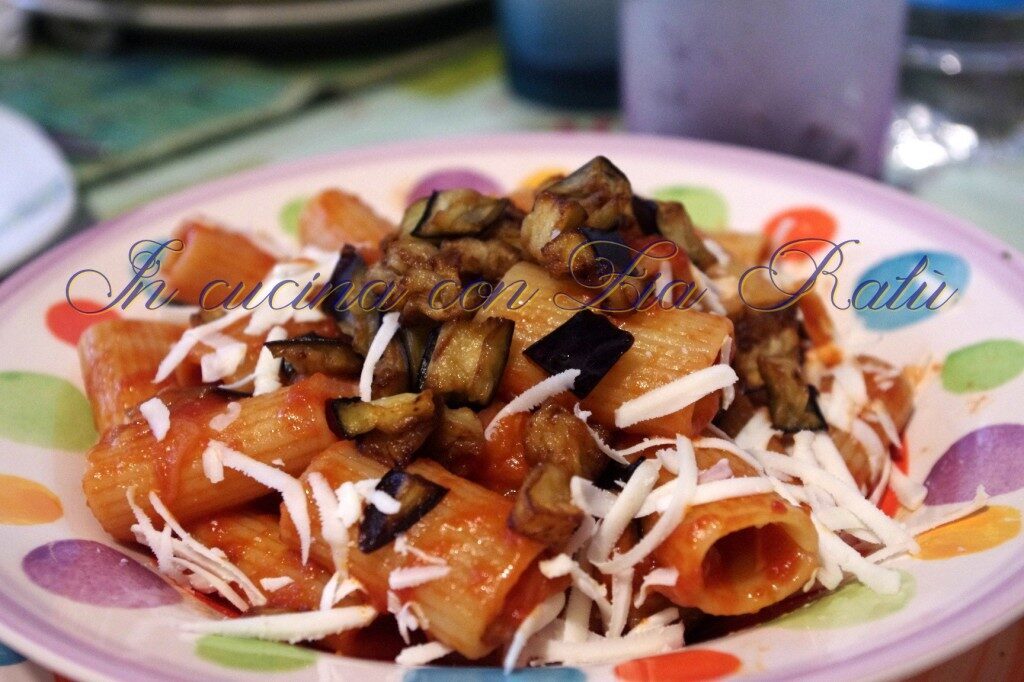 Rigatoni con melanzane e ricotta salata