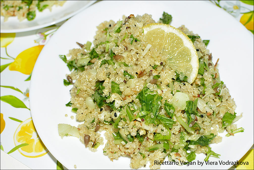 Riso di cavolfiore con mizuna e quinoa