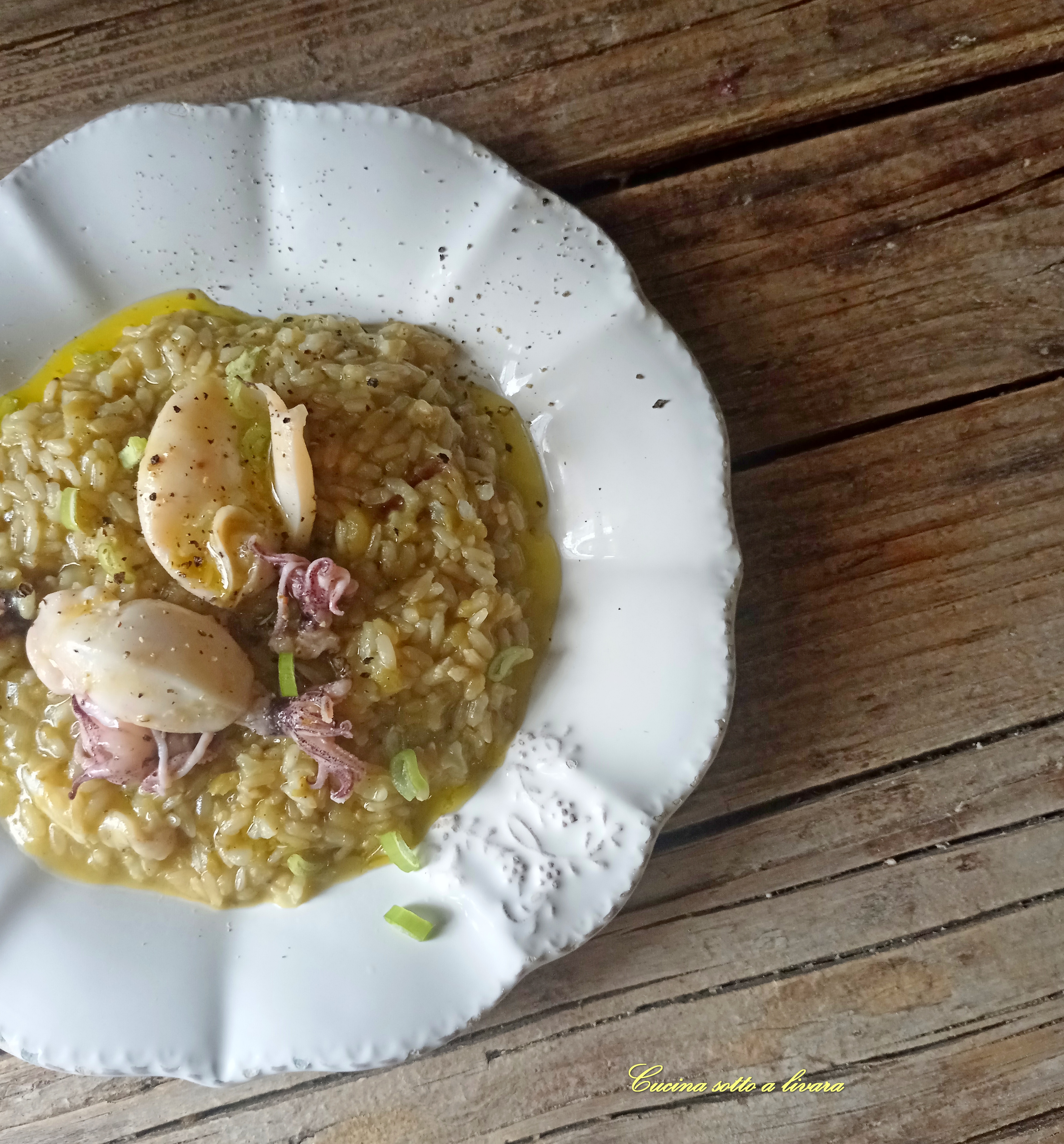 Riso integrale alce nero con calamari e crema di piselli