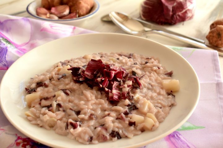 Risotto al radicchio e topinambur con robiola fresca