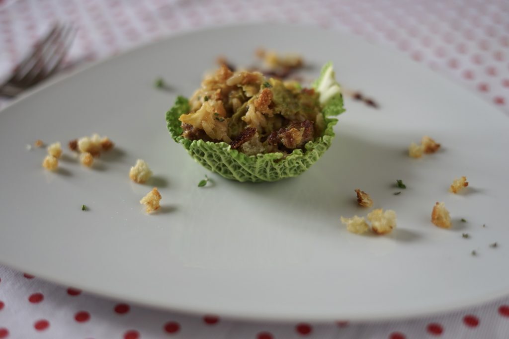 Risotto alla verza e crumble di pane