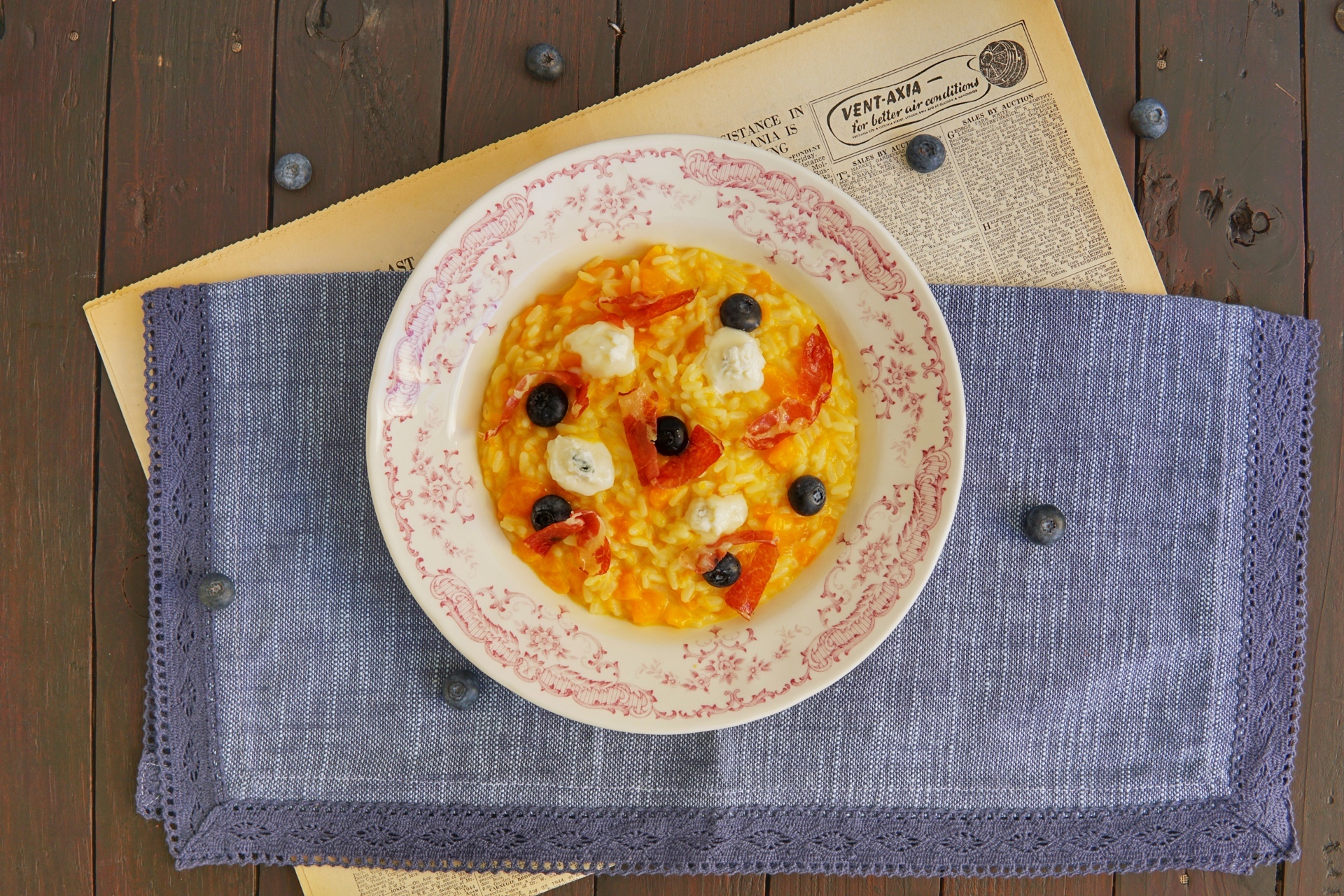 Risotto alla zucca, gorgonzola, mirtilli, chips di capocollo