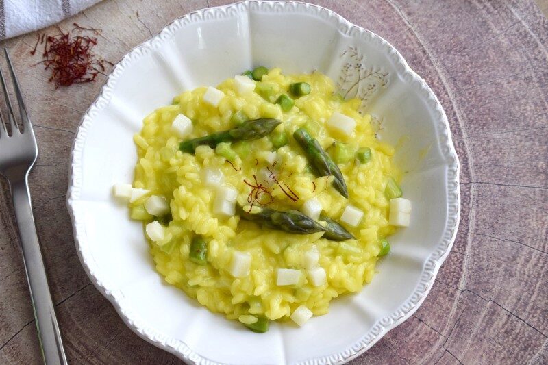 Risotto allo zafferano con asparagi