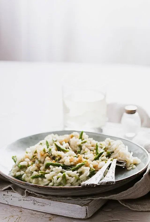 Risotto asparagi di campo e bottarga