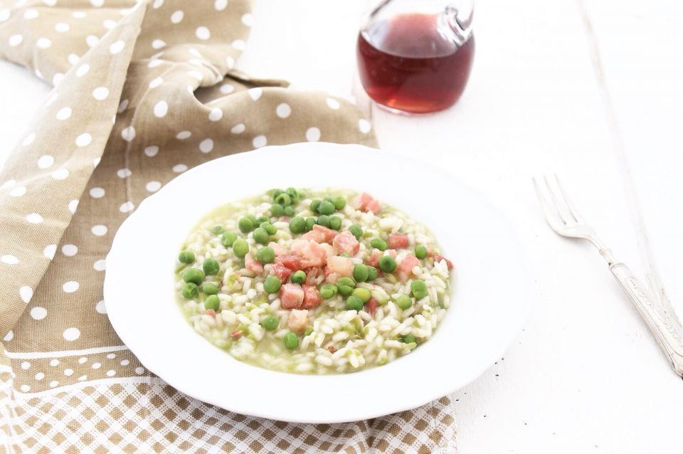 Risotto con crema di piselli e pancetta