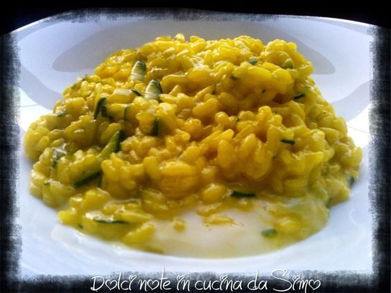 Risotto cremoso allo zafferano con zucchine e taleggio