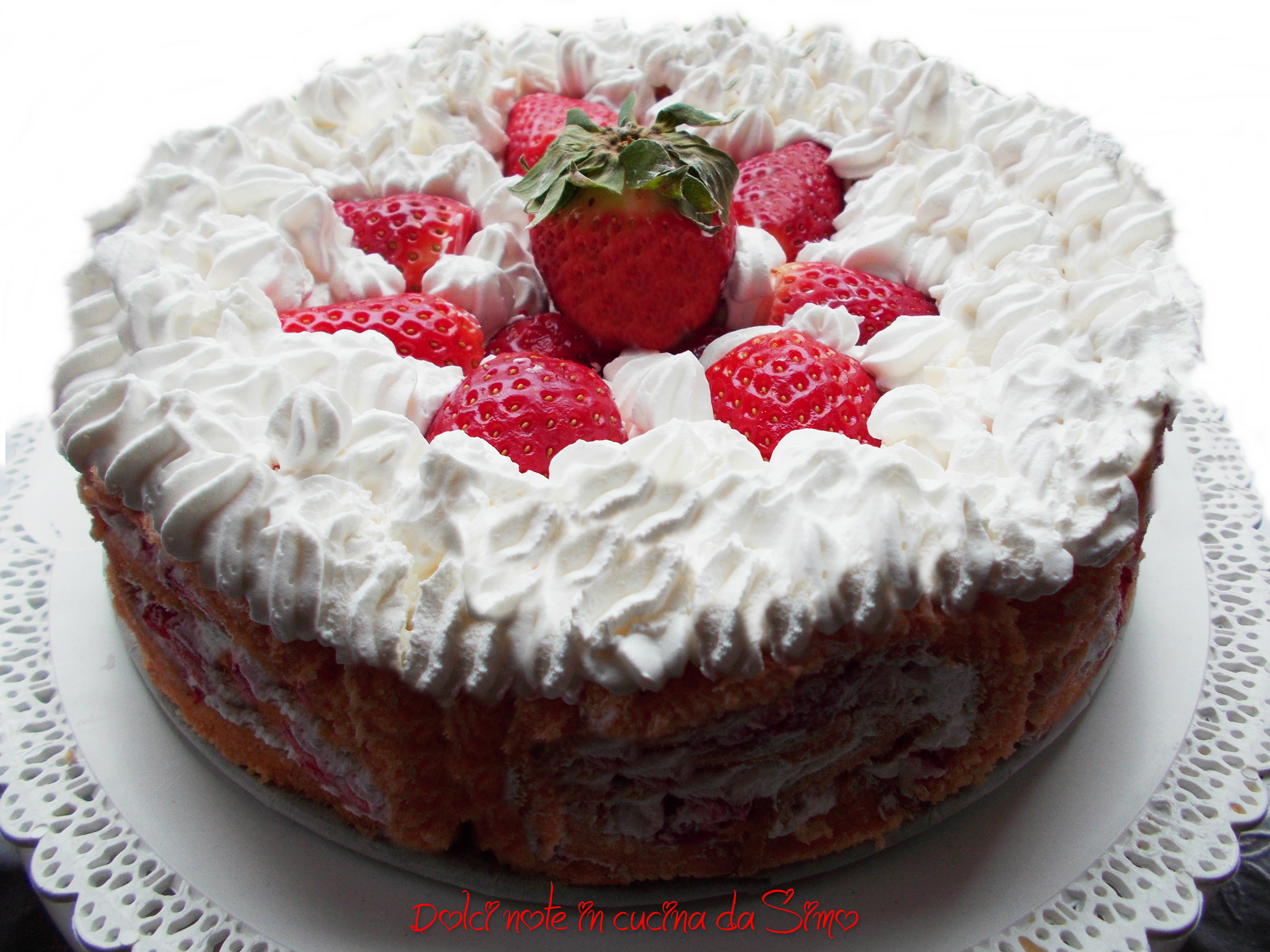 Roll cake farcita alla crema mascarpone e fragole