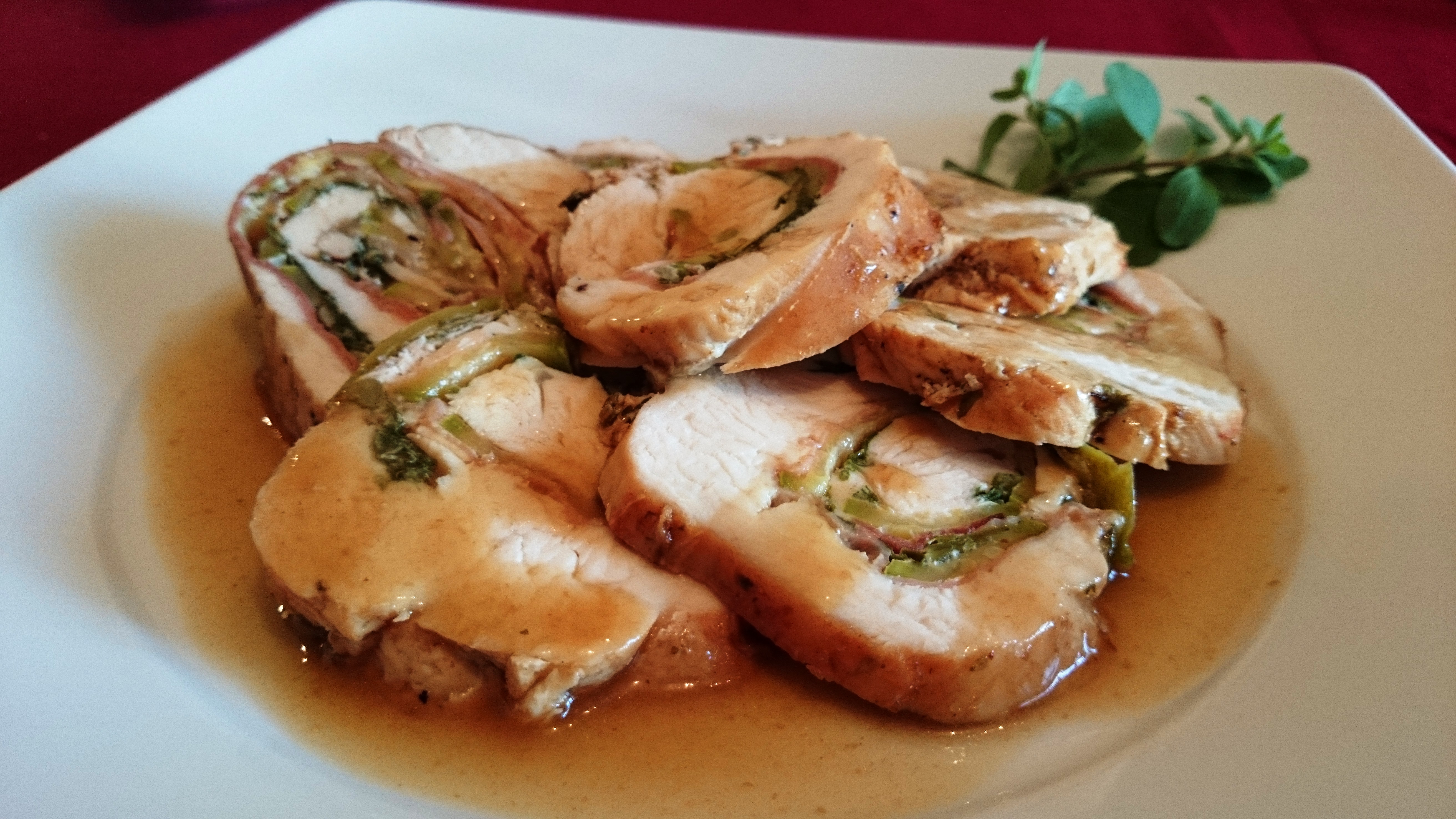 Rollè di pollo con rucola e speck