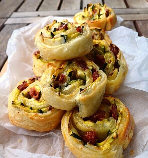 Roselline con zucchine, formaggio spalmabile e pomodori secchi