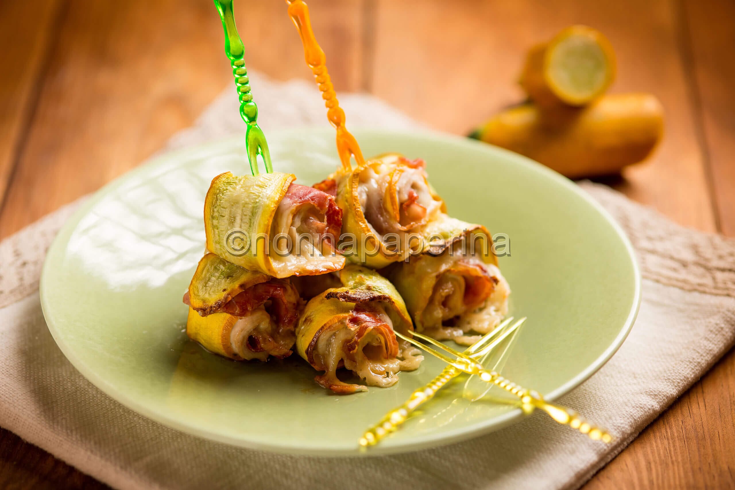 Rotolini di zucchine e tacchino, un antipasto gourmet