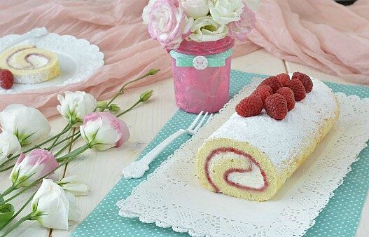 Rotolo ai lamponi e crema allo yogurt