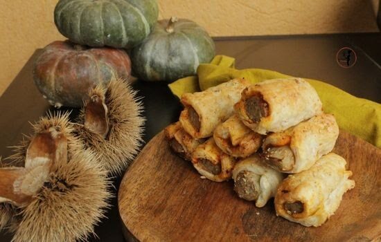 Rustici di salsiccia a base vegetale in friggitrice ad aria