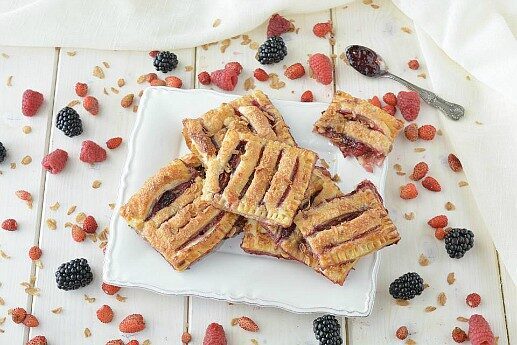 Saccottini di pasta sfoglia ai frutti di bosco