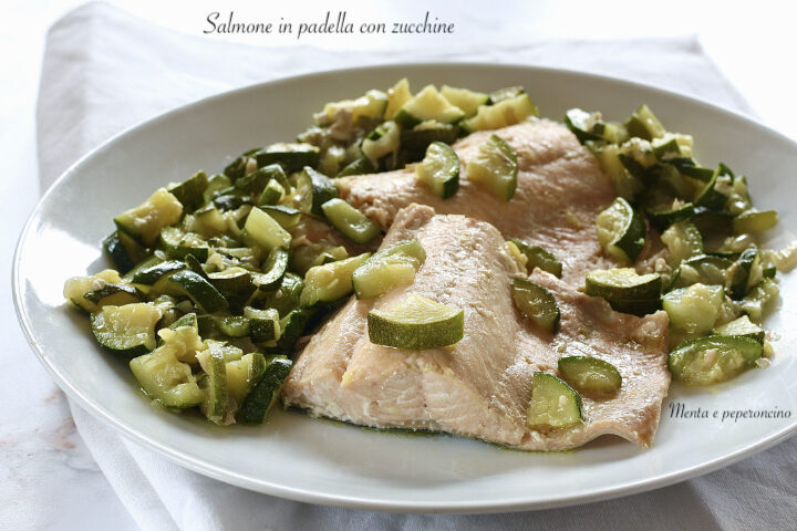 Salmone in padella con zucchine