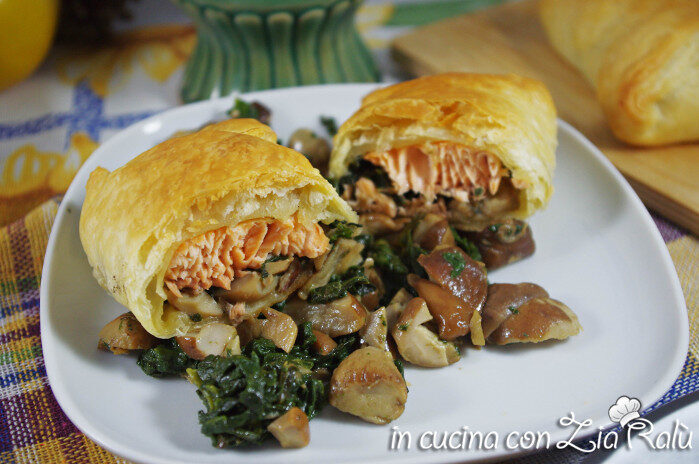 Salmone spinaci e funghi porcini in crosta