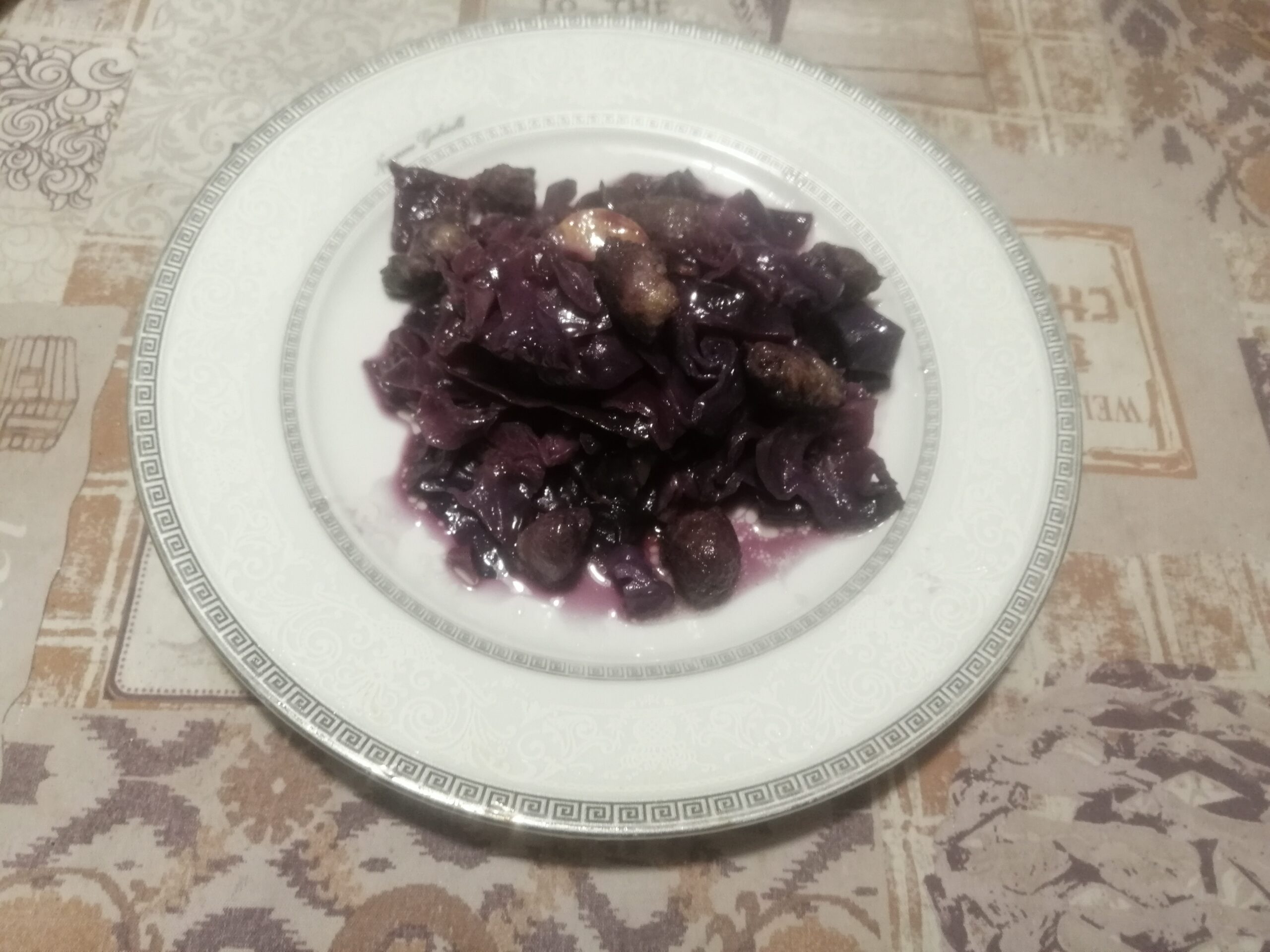 Salsiccia con cavolo verza viola