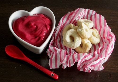 San valentino: maionese vegetale senza soia con polvere di barbabietola per un colore molto romantico