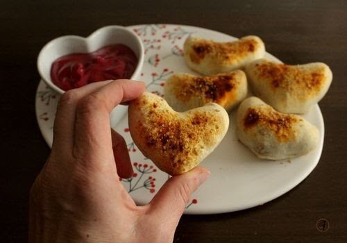 San valentino: rustici di pasta matta con cuore di wurstel vegetale, ricetta per macchina del pane in combo con la friggitrice ad aria