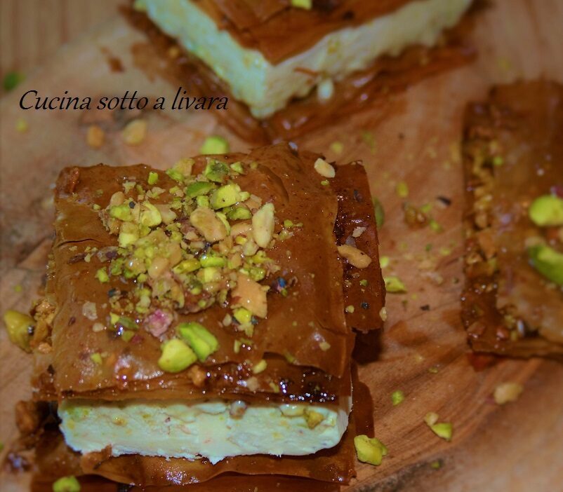 Sandwich di baklava con gelato