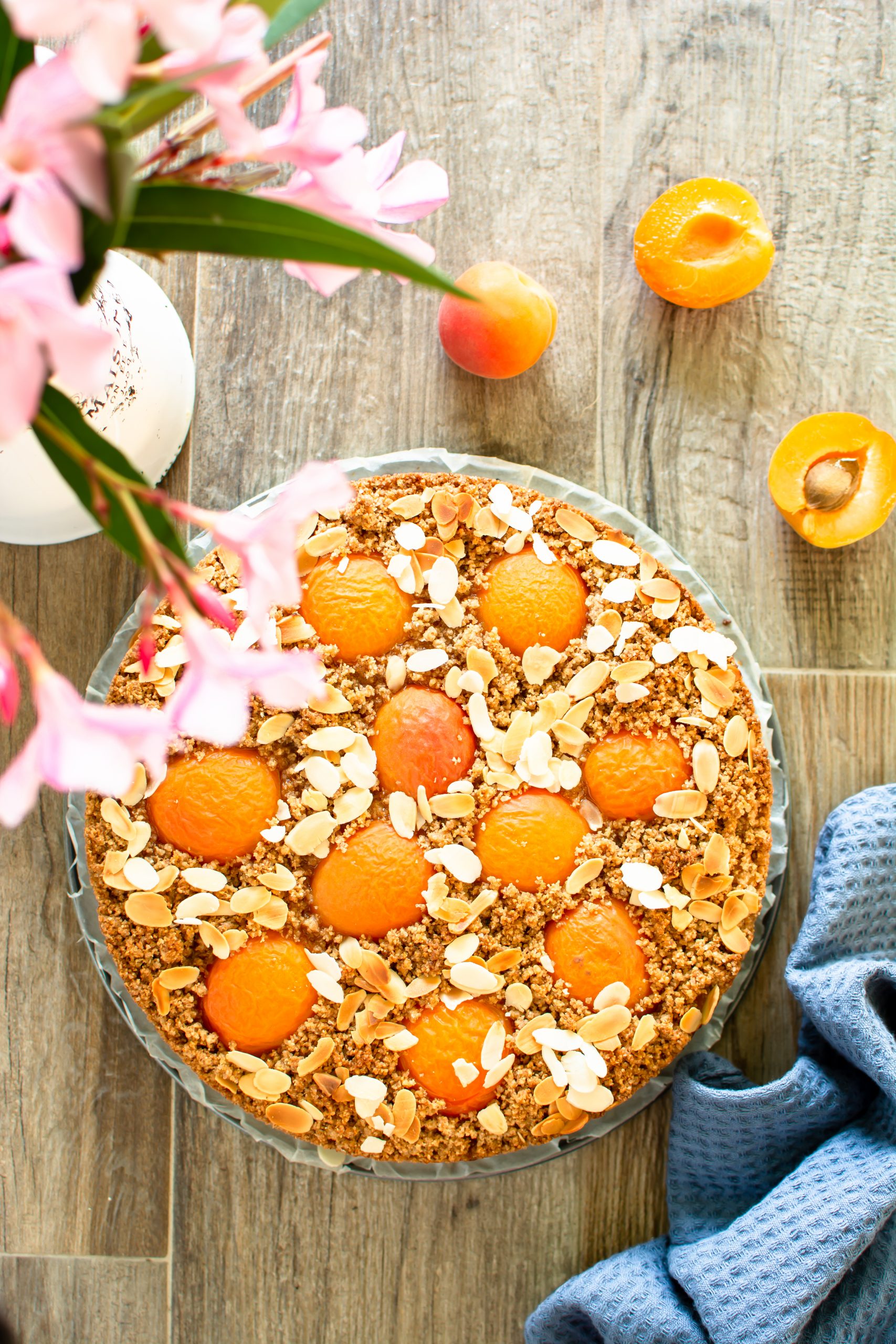 Sbriciolata alle albicocche e ricotta