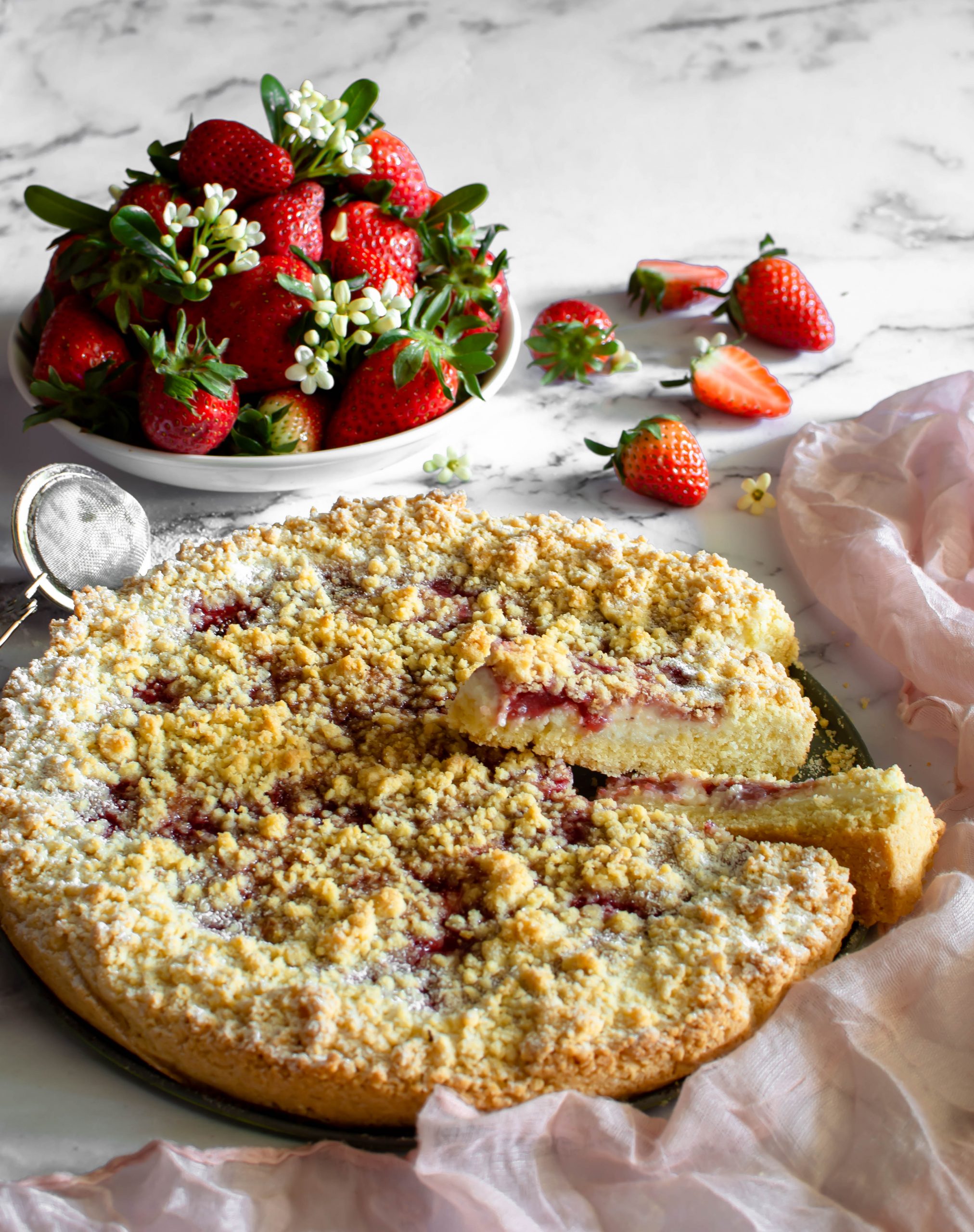 Sbriciolata alle fragole e ricotta