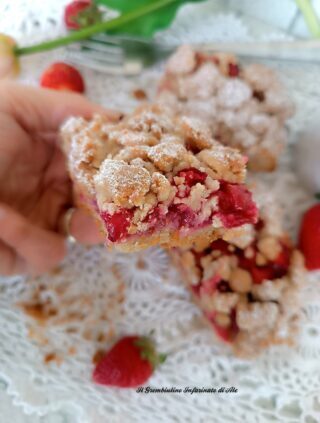 Sbriciolata di avena alle fragole