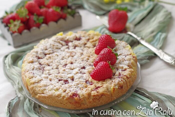 Sbriciolona con crema al limone e fragole